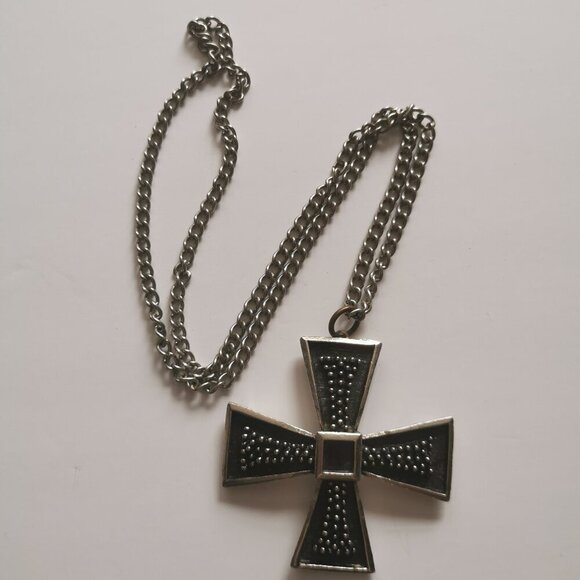 Black Silver Maltese Cross Pendant Necklace Iron Cross Chunky Vintage - Picture 2 of 8